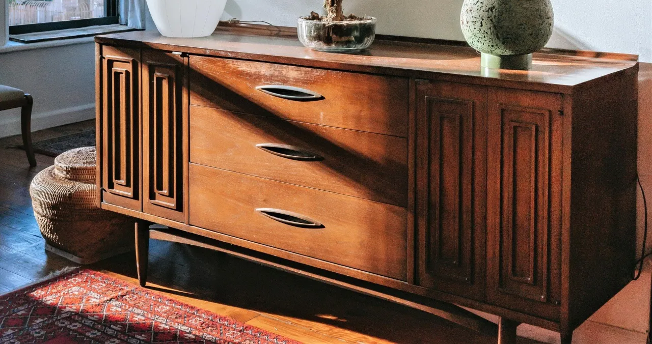 Salon z meblami PRL vintage