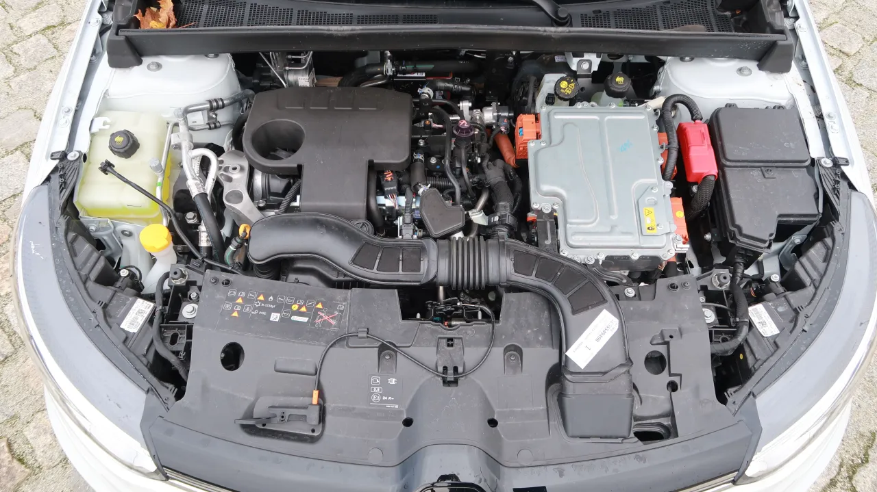 Renault Megane 4 E-Tech Plug-in Hybrid wnętrze