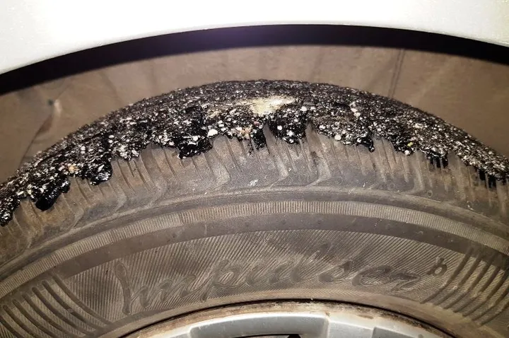 jak usunąć asfalt z opony krok po kroku