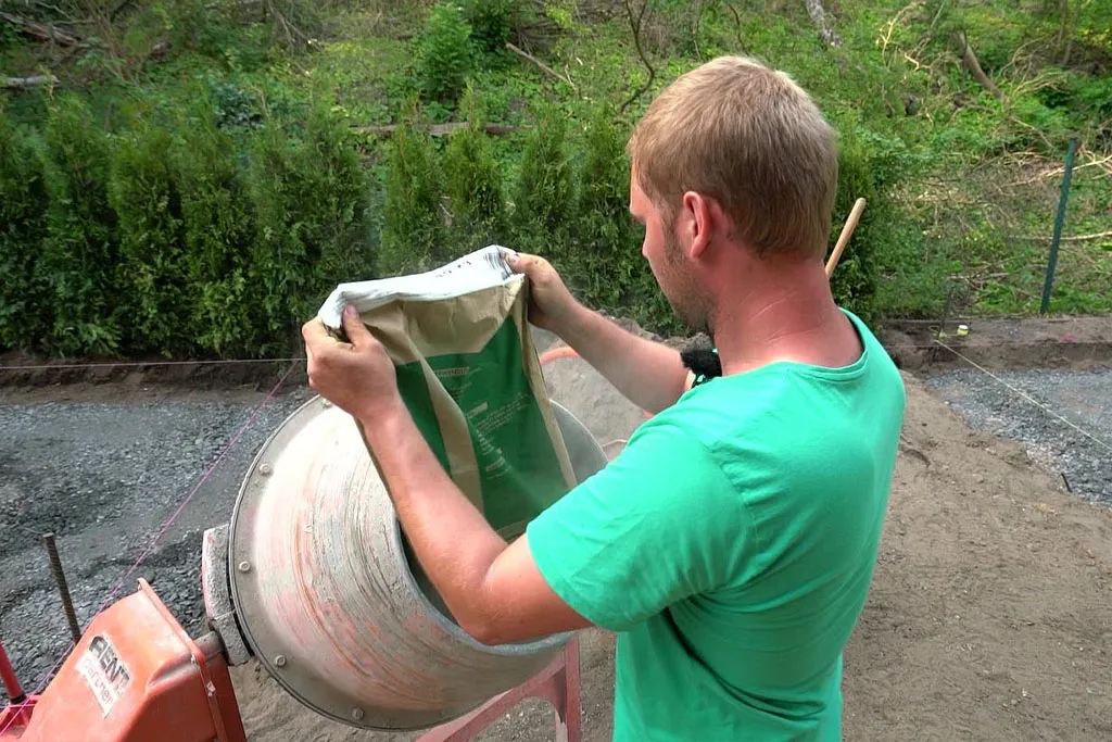 mieszanie betonu w betoniarce