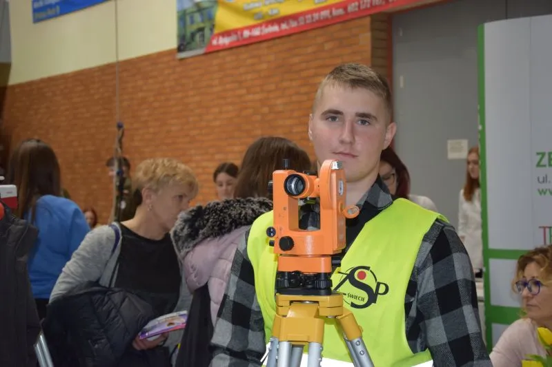 Zdjęcie Czy technik geodeta jest trudny? Sprawdź wyzwania i umiejętności