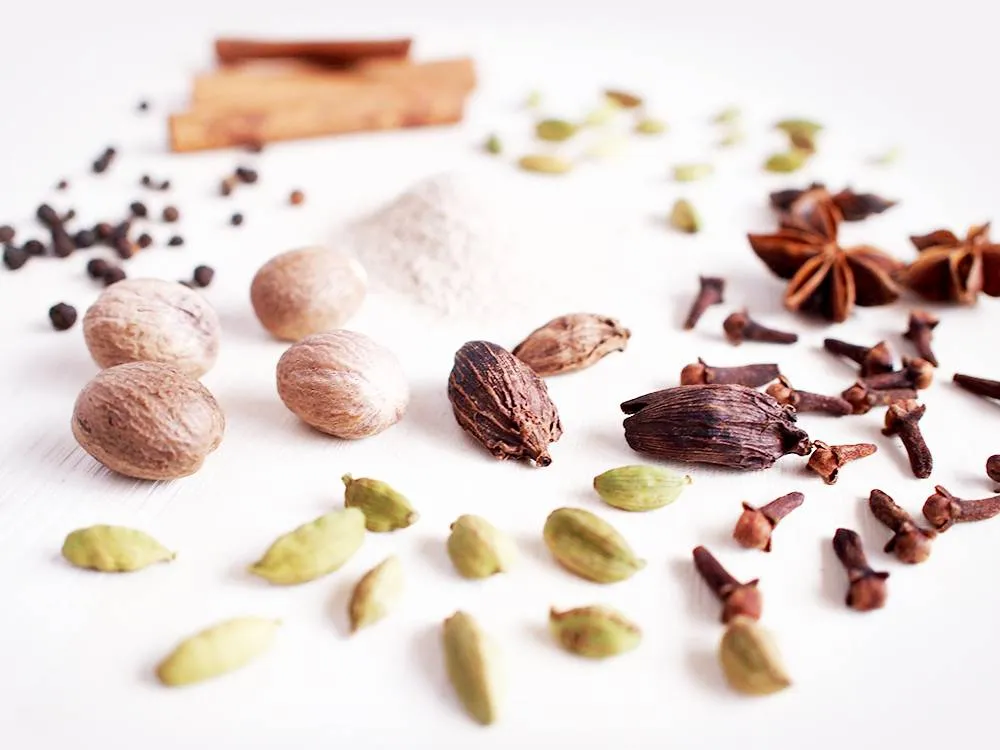 r&oacute;żne przyprawy do masala chai