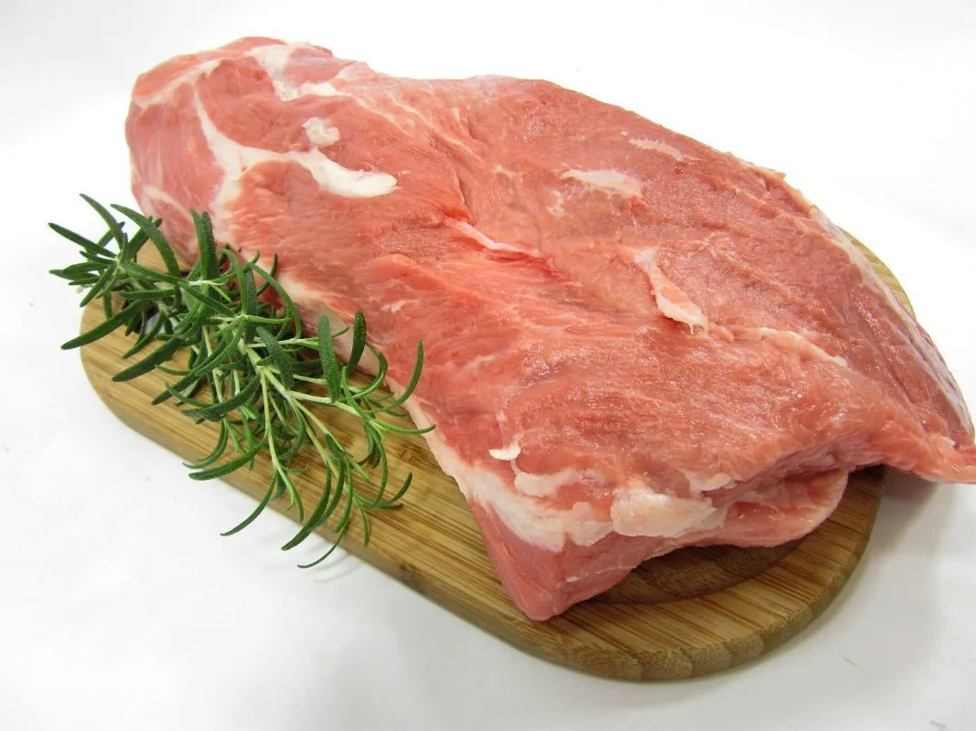 karkówka wieprzowa surowa przekrój