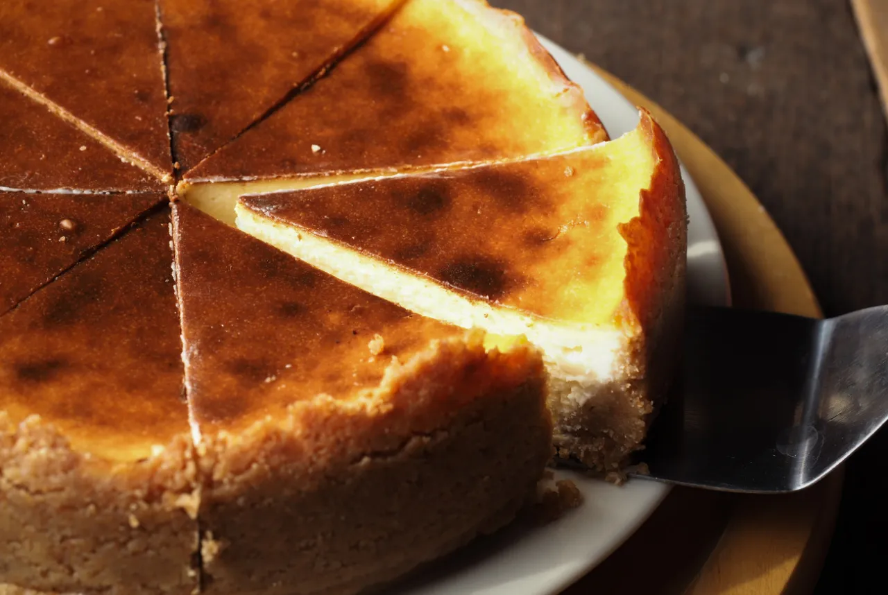 Pękający sernik w piekarniku