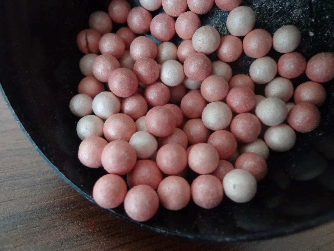 Perełki rozświetlające Avon swatche odcieni