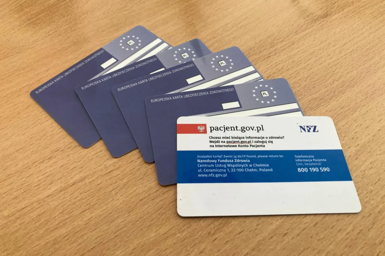 Osoba odbierająca kartę EKUZ w placówce NFZ