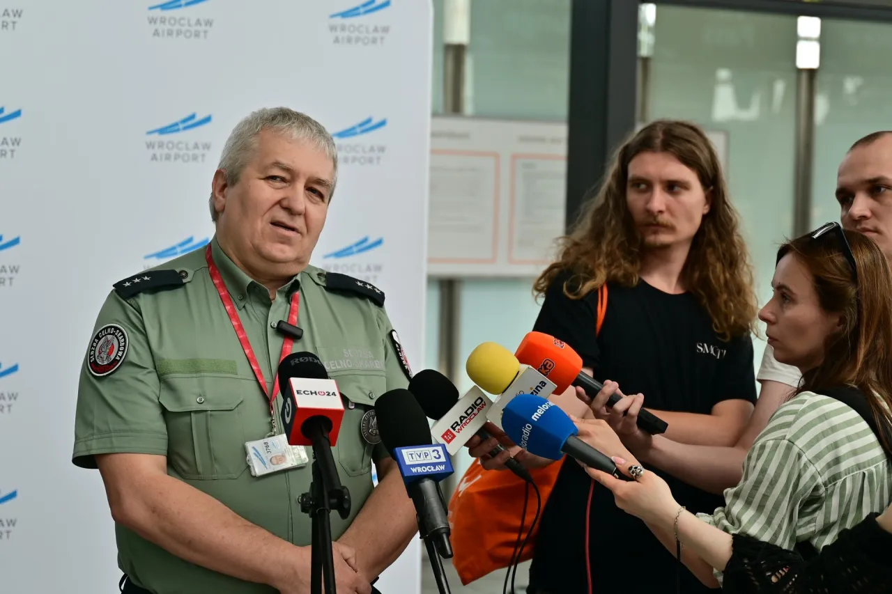 celnik kontrola alkoholu lotnisko