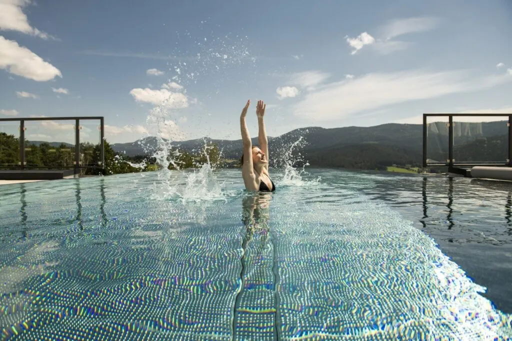 Hotel Sonnenhof Lam Wellnessbereich Infinity Pool