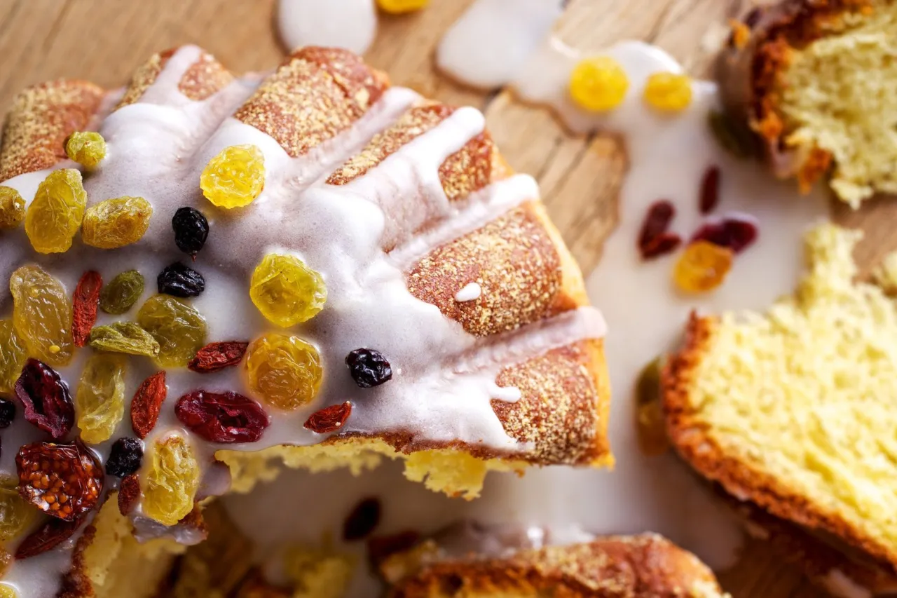 Wielkanocne ciasta desery mazurek babka sernik