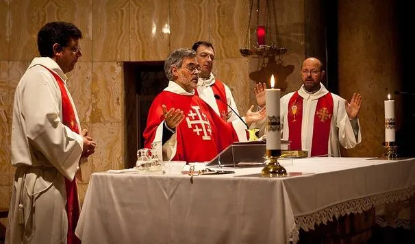 Zdjęcie Czym jest msza konwentualna? Definicja, cel i różnice w liturgii katolickiej