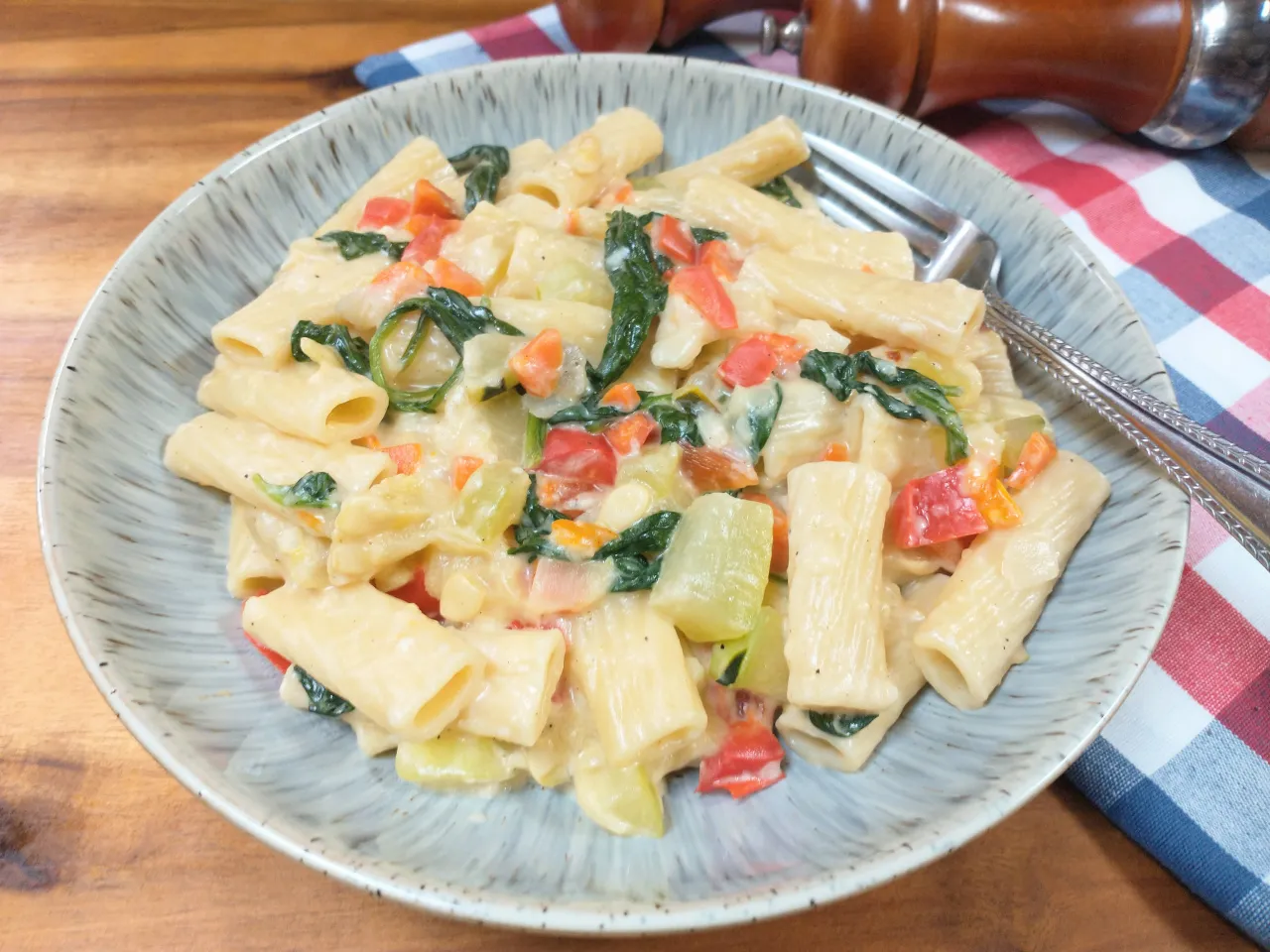 Sos śmietanowy do makaronu z warzywami