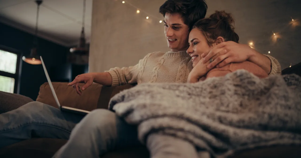 para wspierająca się nawzajem w trudnych chwilach