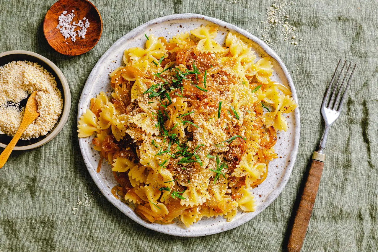 karamellisierte zwiebeln pasta