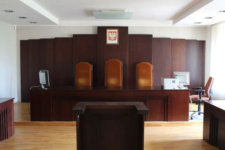 Sala rozpraw sądu apelacyjnego w Polsce