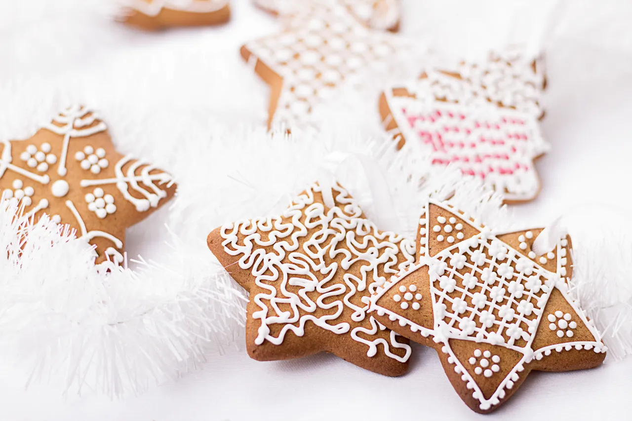 dekorowanie ciastek lukrem królewskim