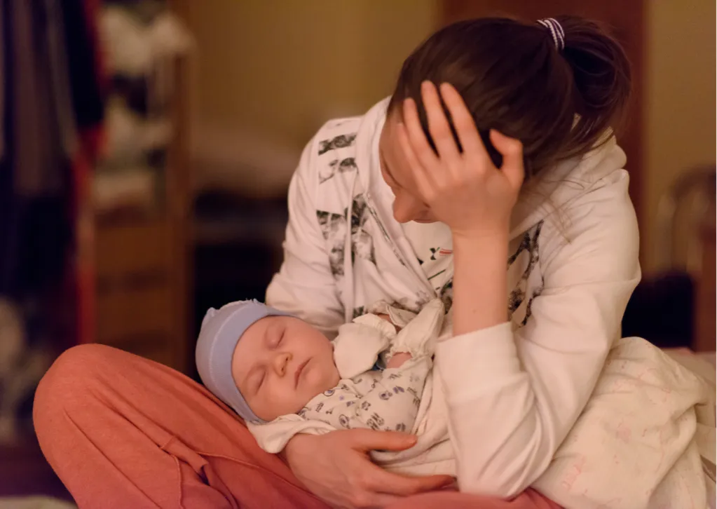 kobieta odstawiająca dziecko od piersi, naturalne wygaszanie laktacji