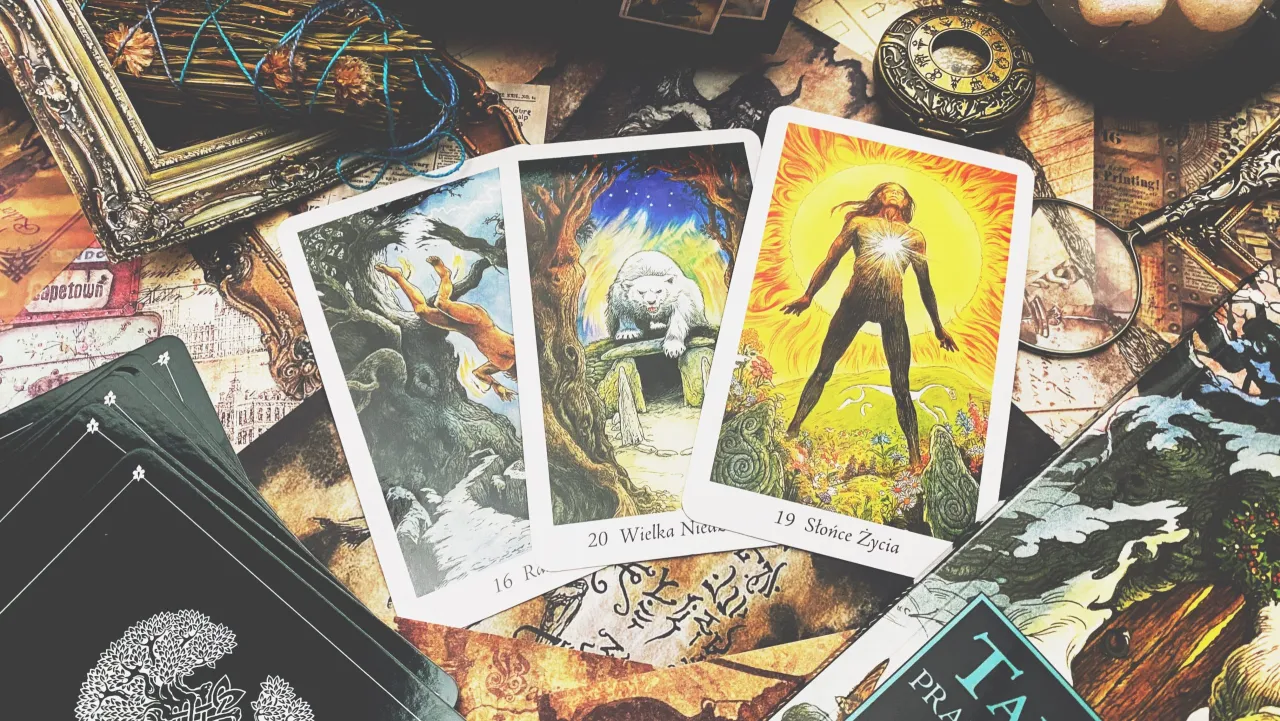 R&oacute;żne metody tasowania kart Tarota