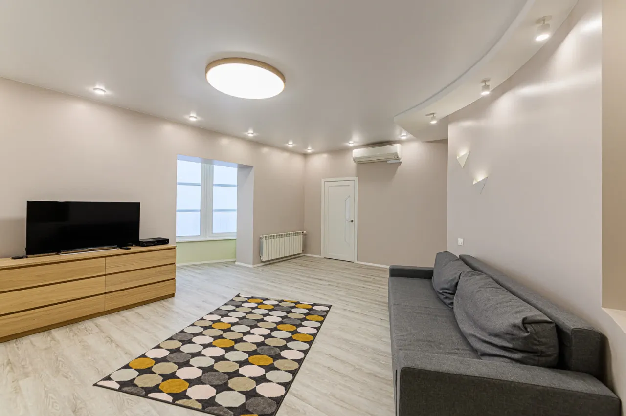 Oświetlenie salonu strefa relaksu ciepłe światło