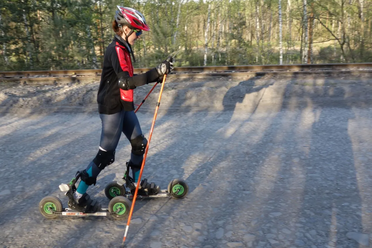 Nartorolki bezpieczeństwo: kask, ochraniacze