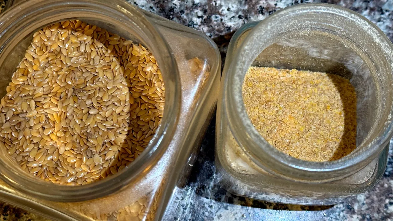 Siemię lniane ziarna i mielone