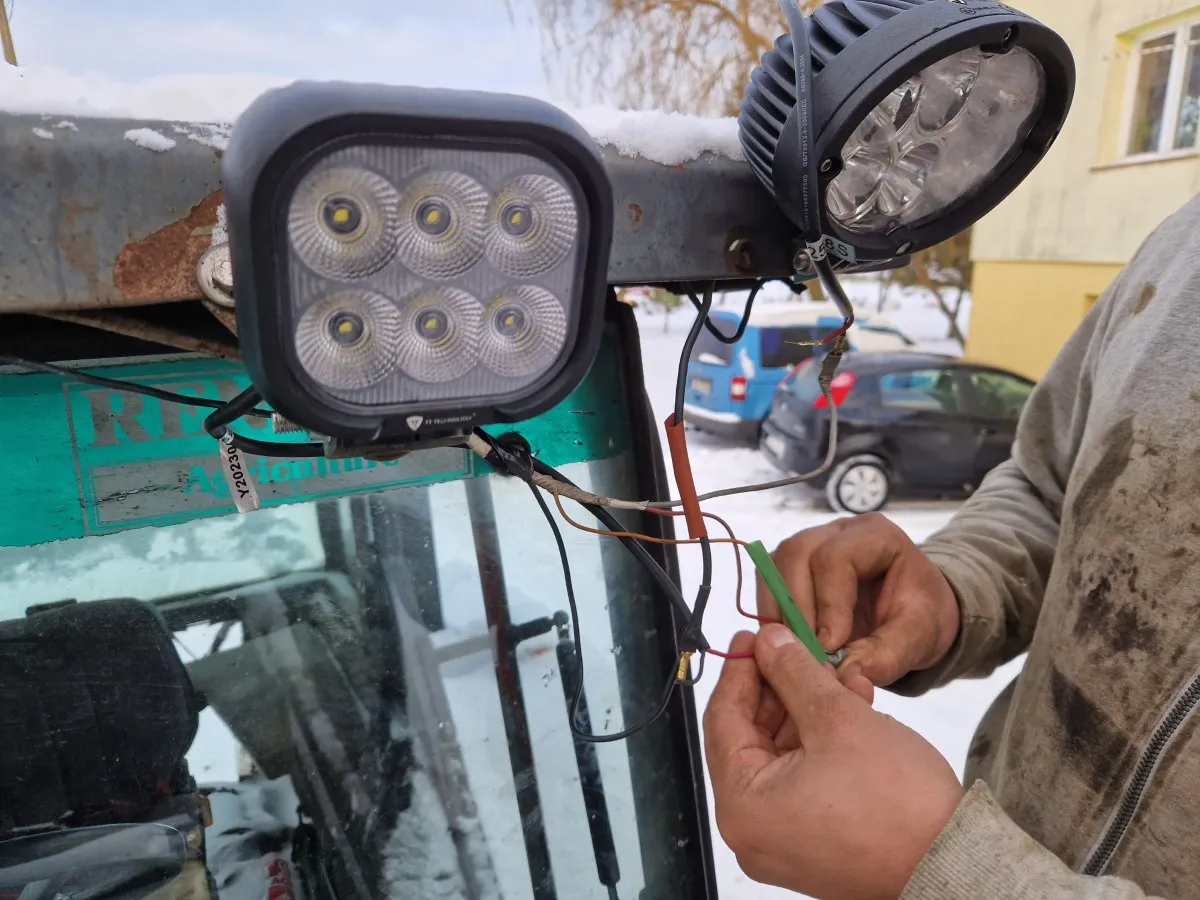 Schemat podłączenia lamp LED w ciągniku z przekaźnikiem