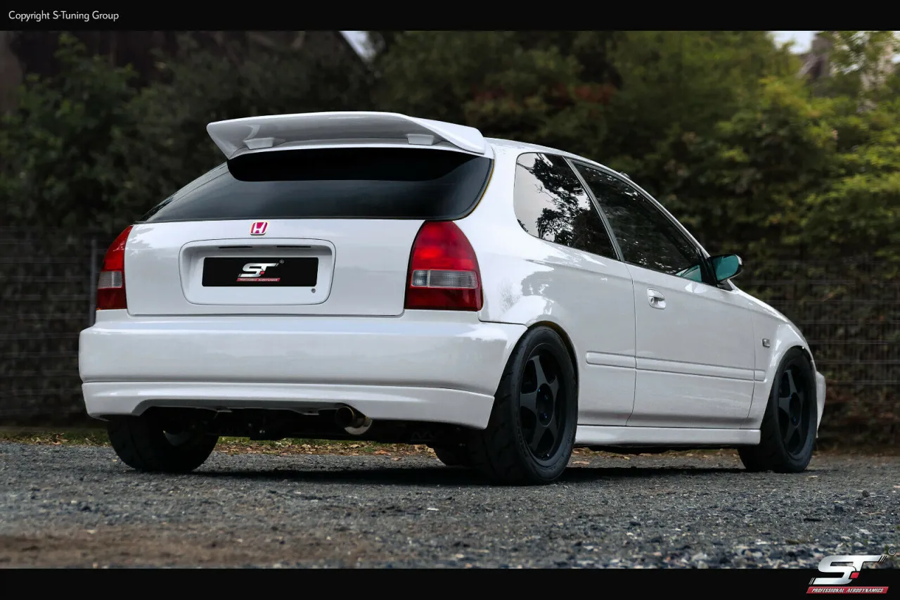 Zdjęcie Najlepsze spojlery do Honda Civic VI hatchback - styl i łatwy montaż