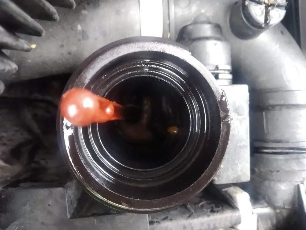 Zdjęcie Jak odpowietrzyć BMW E46 i uniknąć problemów z przegrzewaniem silnika
