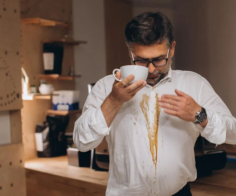 Zdjęcie Skuteczne sposoby na to, jak sprać herbatę z białej bluzki
