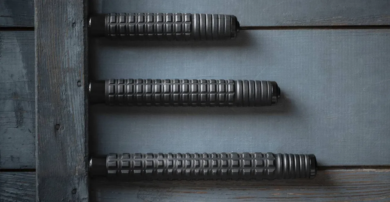 Różne typy blokad pałek teleskopowych