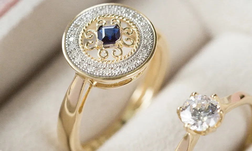 Szerokie złote pierścionki pr&oacute;ba 585 i 333 por&oacute;wnanie