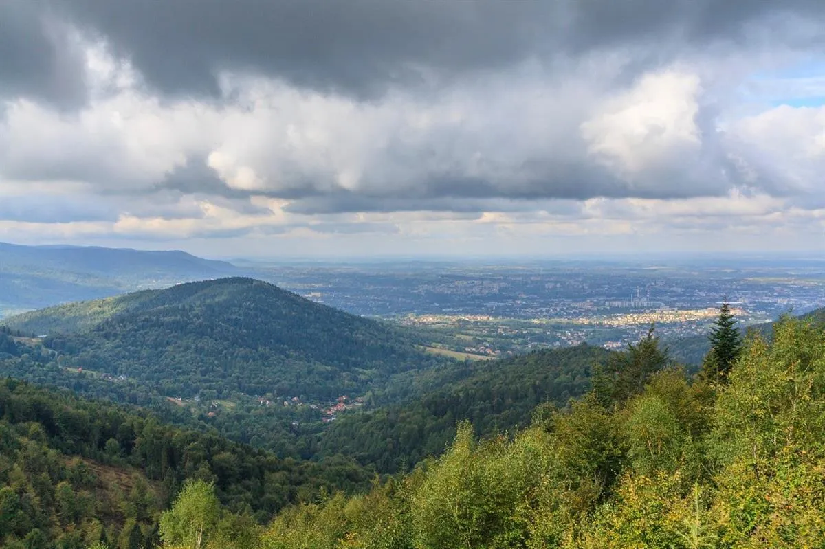 Bielsko-Biała panorama z rowerzystą
