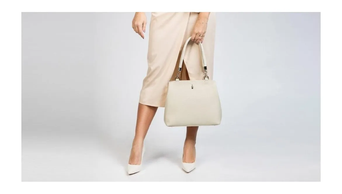 beżowe buty i klasyczne torebki stylizacje