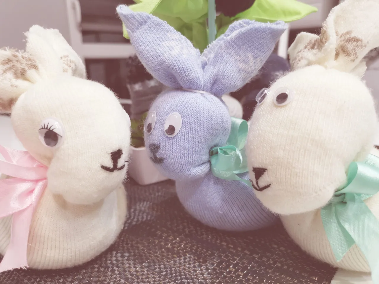 praktyczne zastosowania starych skarpetek w domu