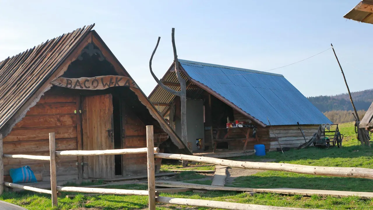 Bac&oacute;wka w Karkonoszach z wędzarnią