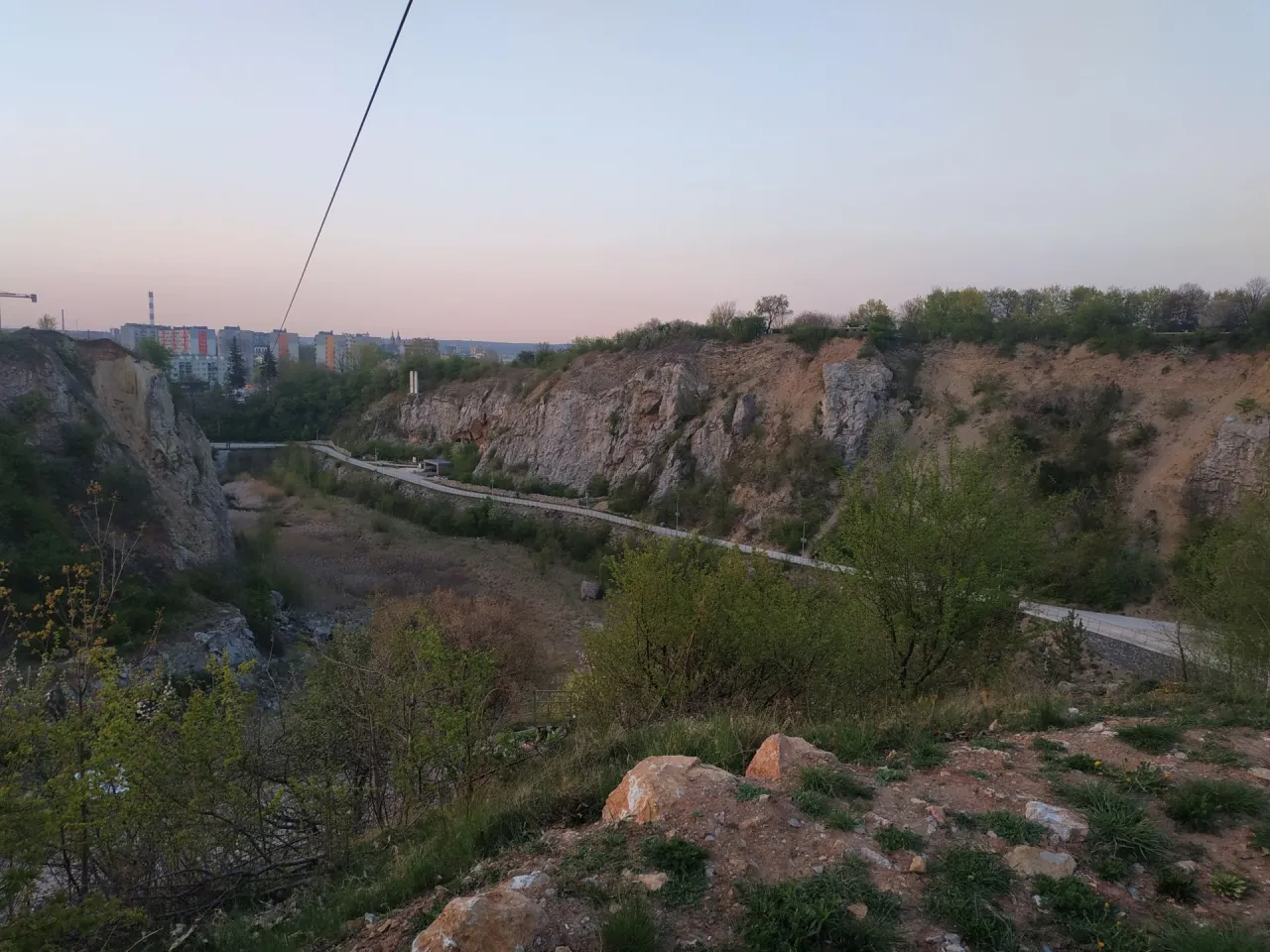 Rezerwat Kadzielnia Kielce tyrolka jaskinie