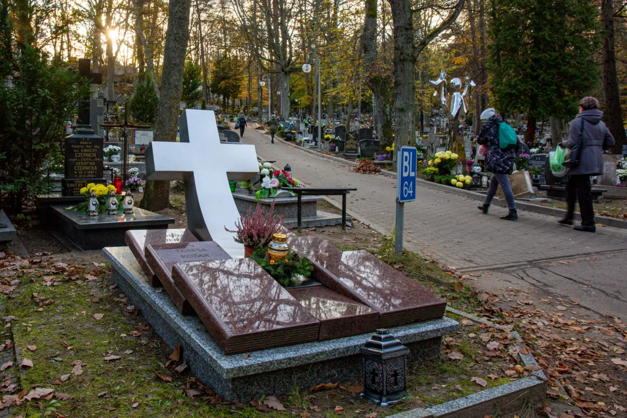 Zdjęcie Alternatywy dla pomnika na cmentarzu – piękne i tanie rozwiązania