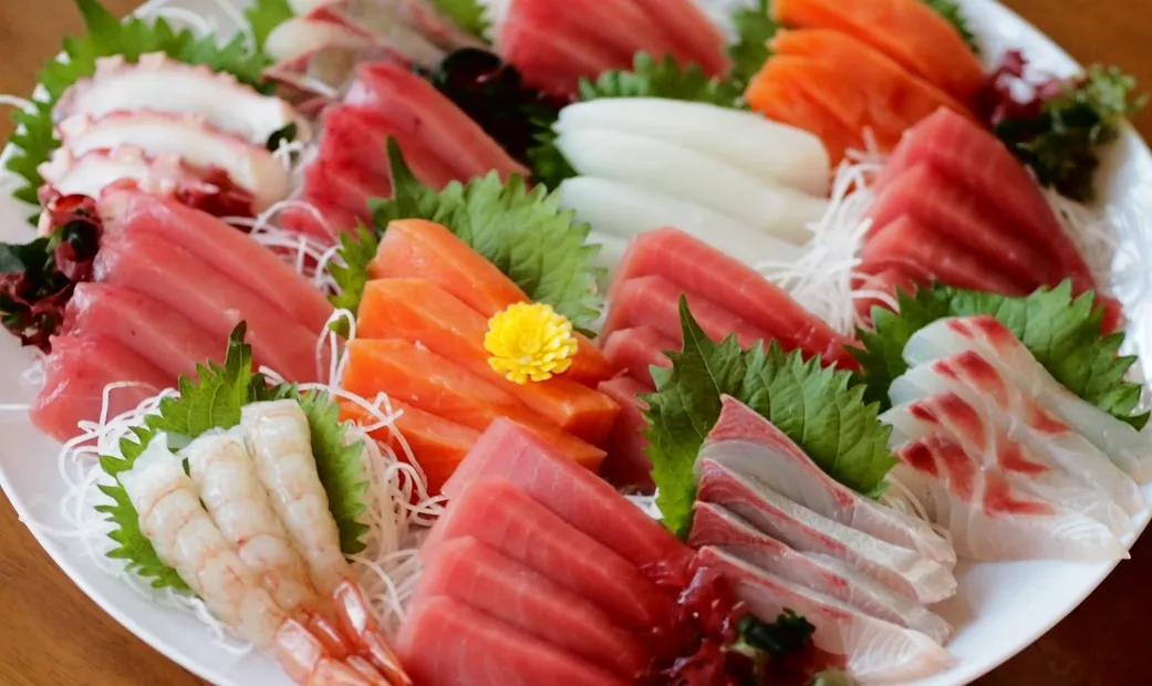 r&oacute;żnorodne składniki sushi neta