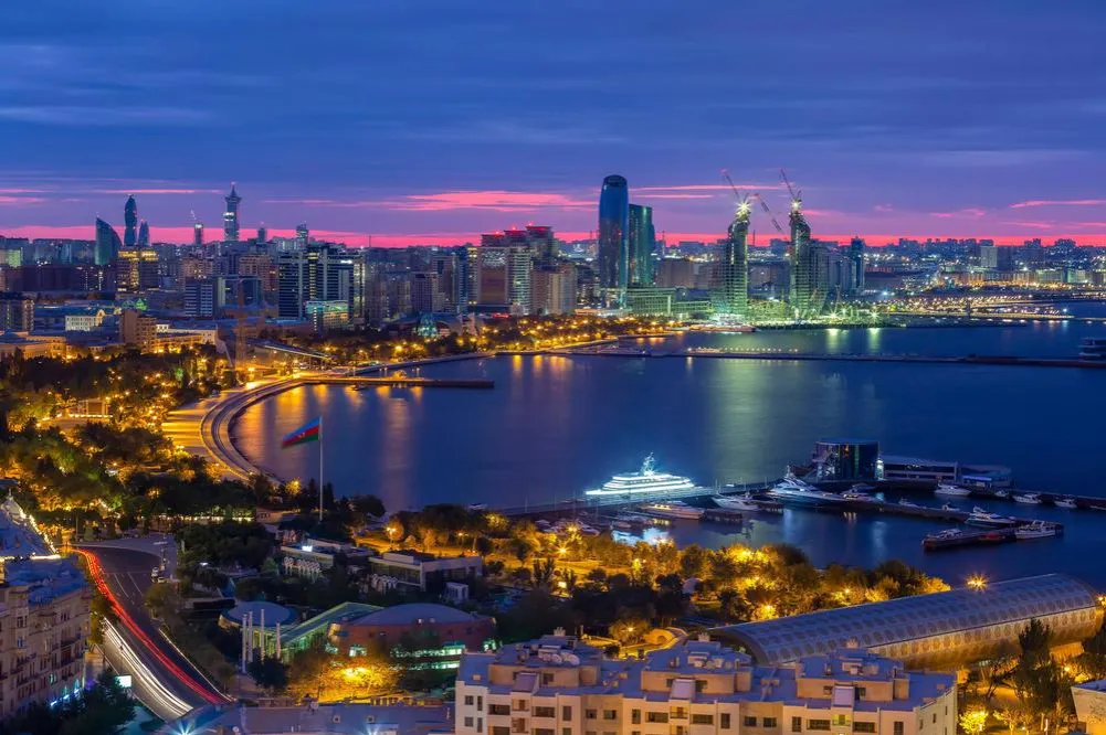 Nowoczesne Baku nad Morzem Kaspijskim