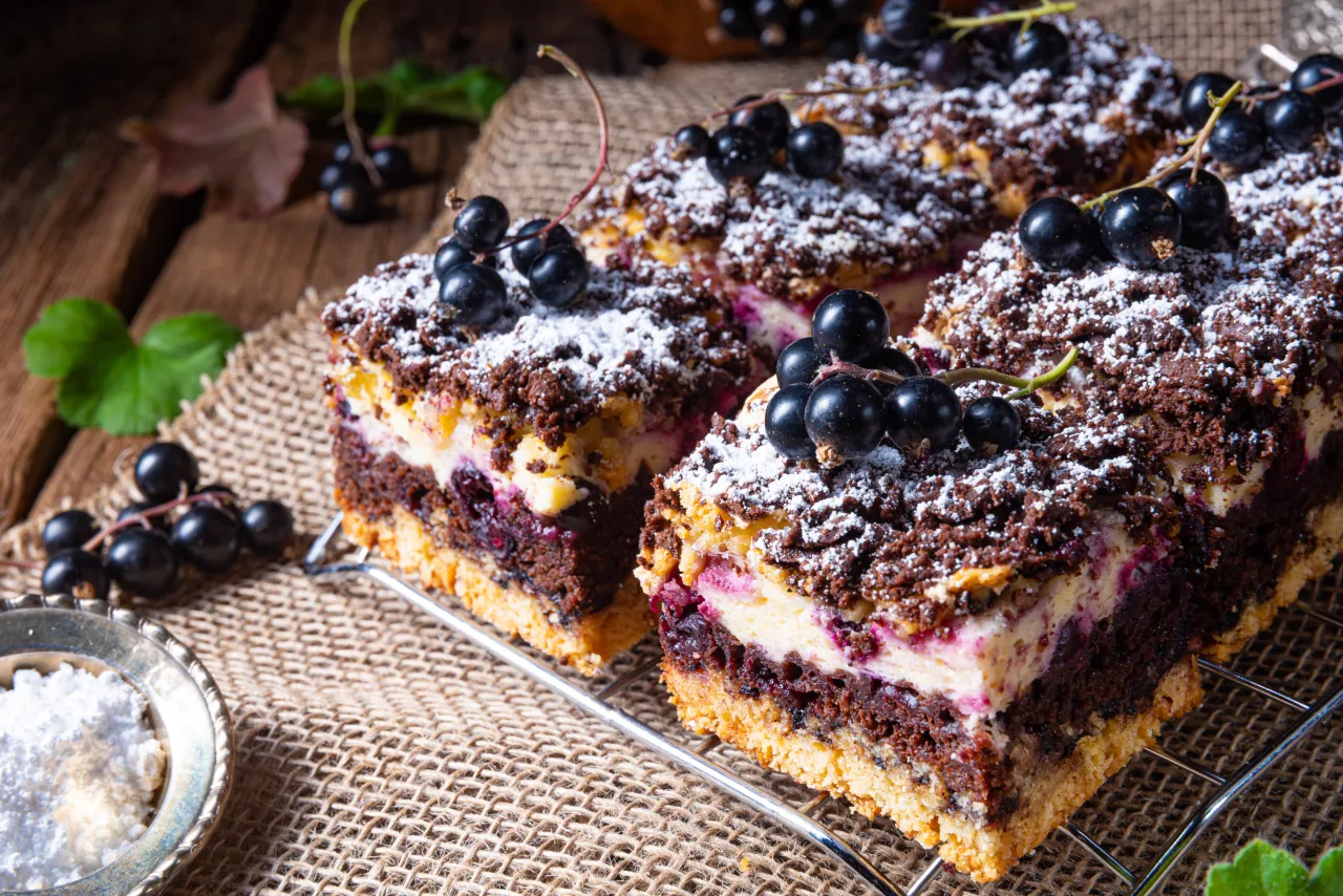 Składniki na pleśniak z dżemem porzeczkowym