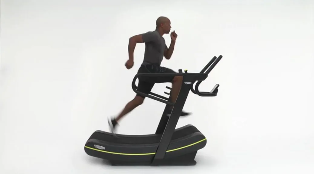 Osoba zeskakująca z bieżni