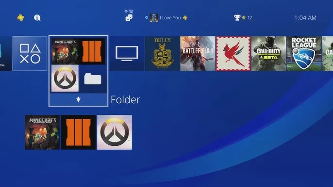 PlayStation 4 menu gł&oacute;wne z ikoną gry