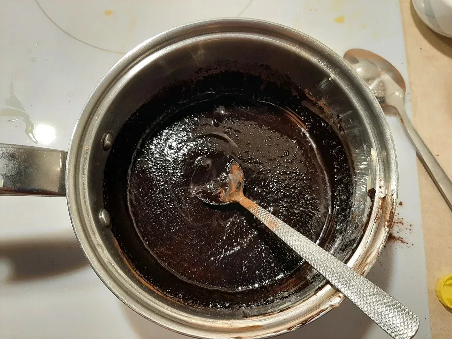 problemy z polewą drip, zbyt gęsta polewa, zwarzona czekolada