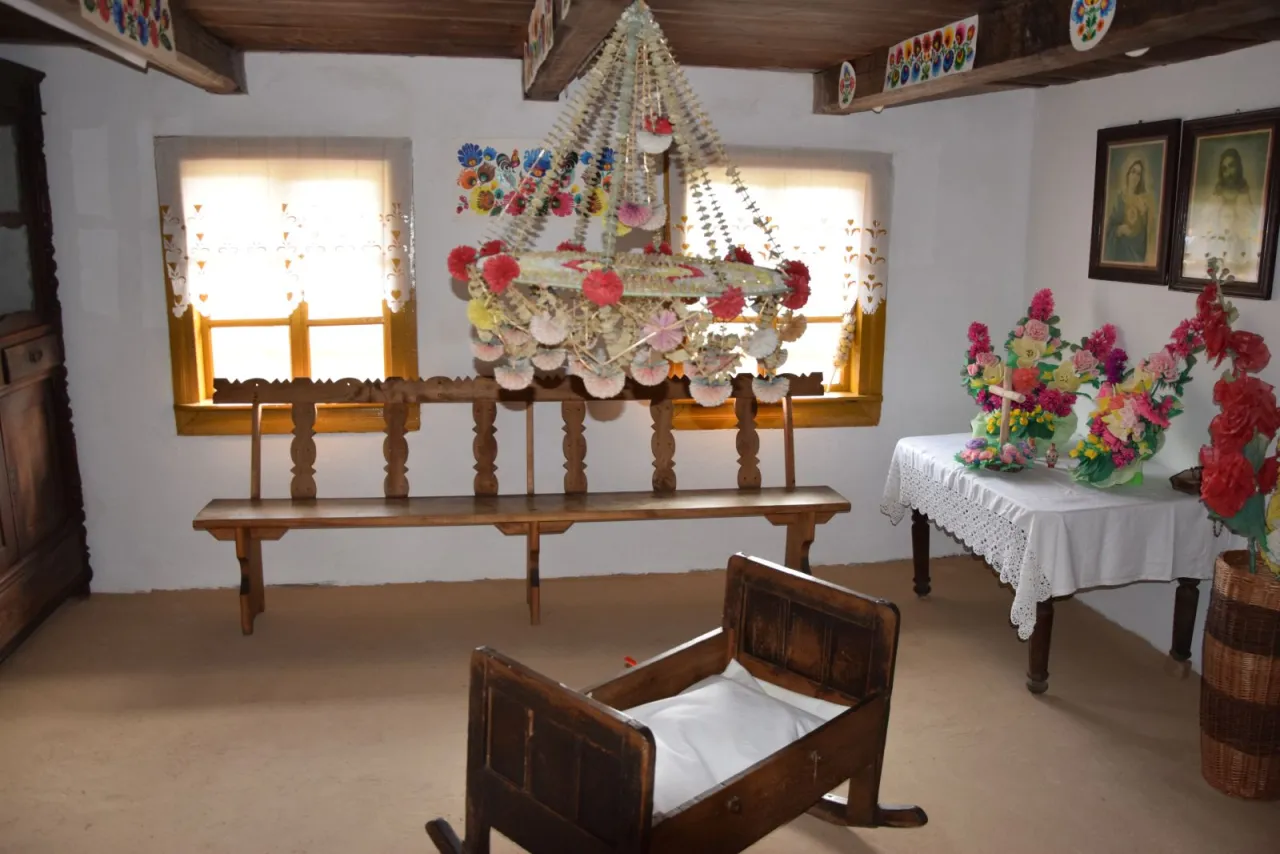 Skansen w Maurzycach chałupa wnętrze