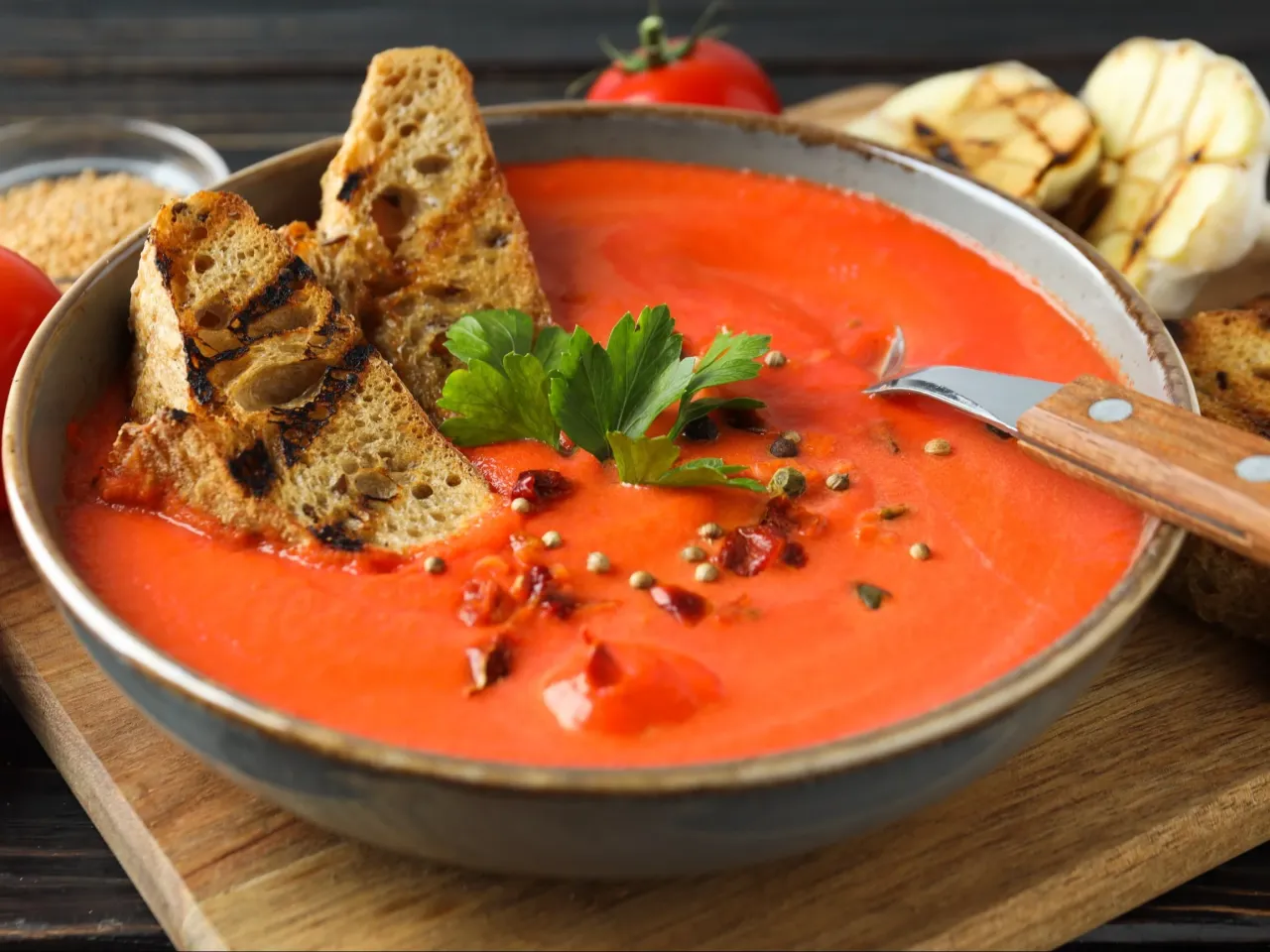 jak ulepszyć smak zupy pomidorowej