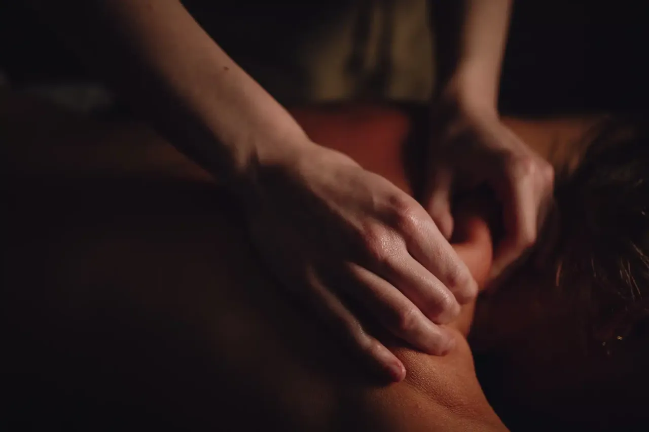 Por&oacute;wnanie masażu Lomi Lomi z klasycznym