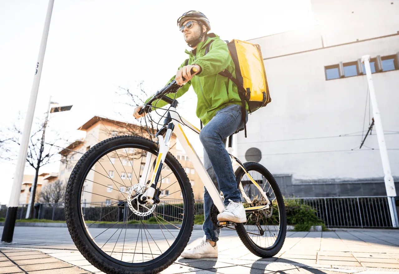 Por&oacute;wnanie koszt&oacute;w i efektywności: rower, skuter, samoch&oacute;d dla dostaw