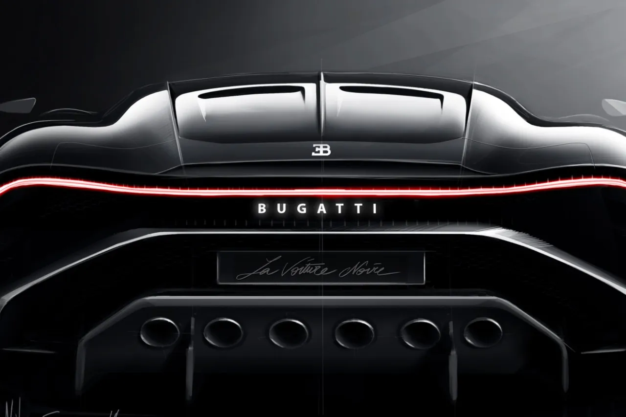 Tył czarnego Bugatti La Voiture Noire. Zastanawiasz się, ile kosztuje Bugatti? To cudo techniki i designu.