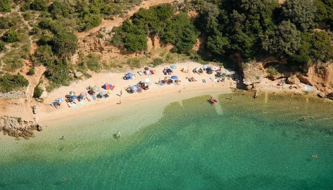 Piaszczyste plaże Rab Chorwacja