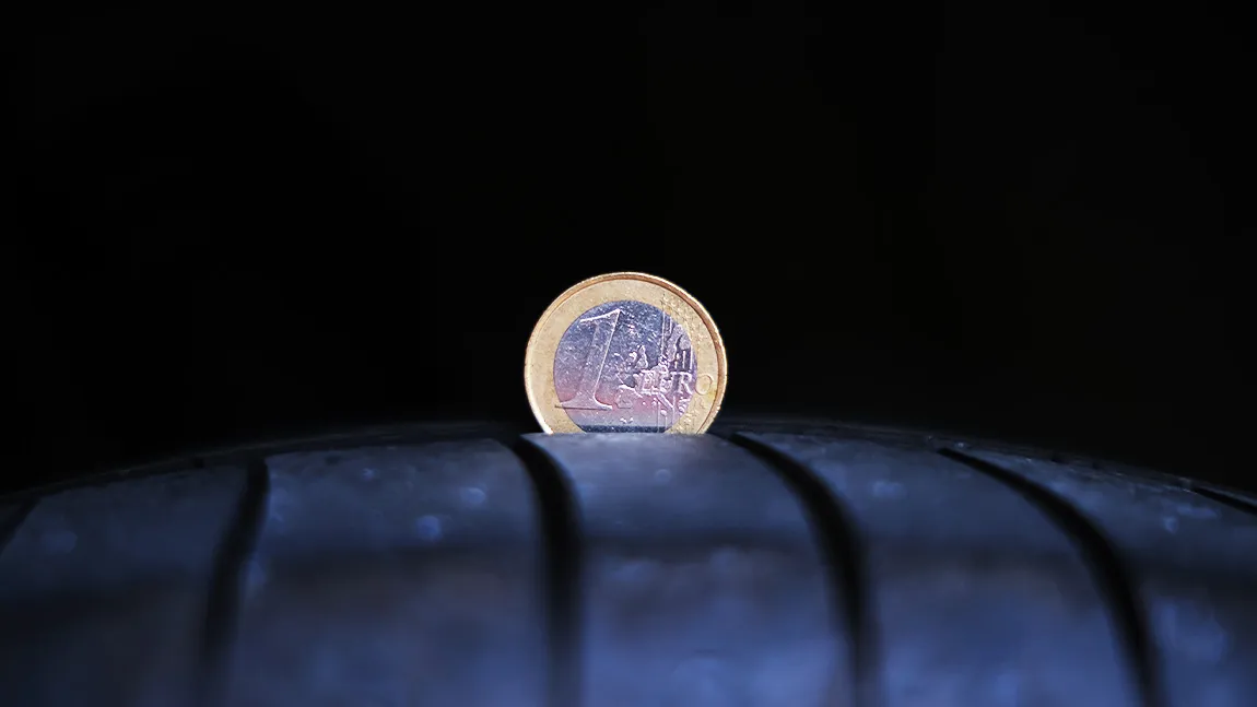 Profiltiefenmesser und 2 Euro M&uuml;nze