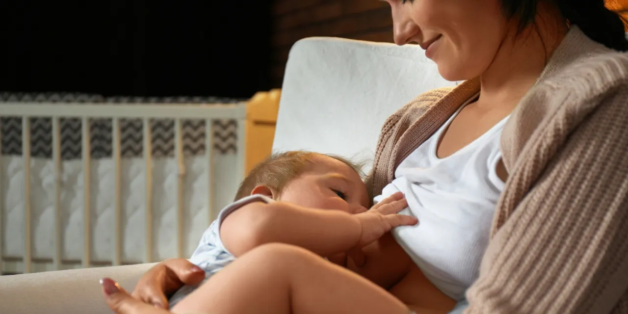 wygodne pozycje do karmienia piersią po cesarskim cięciu